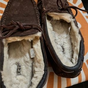 Super cute and comfy Uggs! Good condition. Size 6